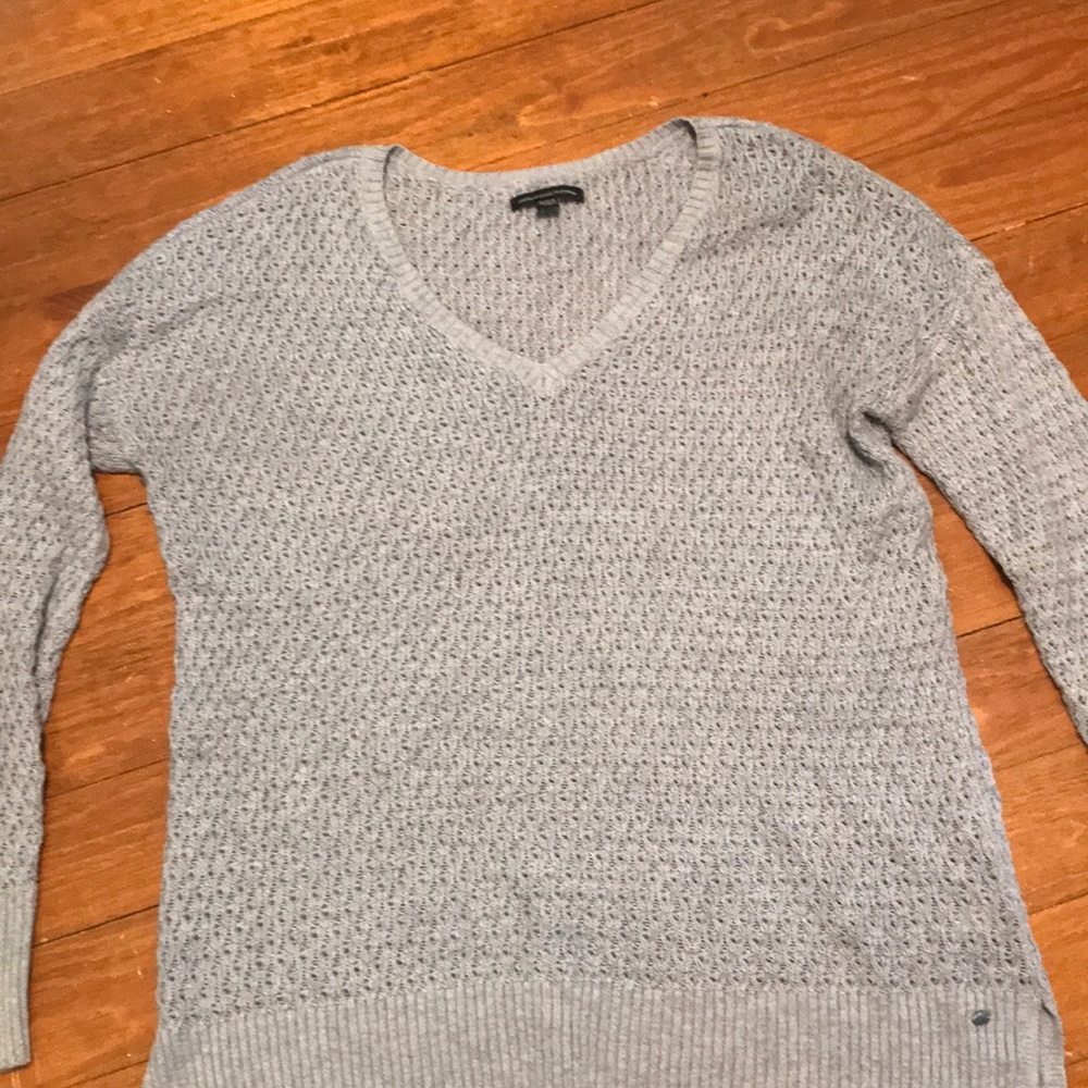 American Eagle v neck sweater